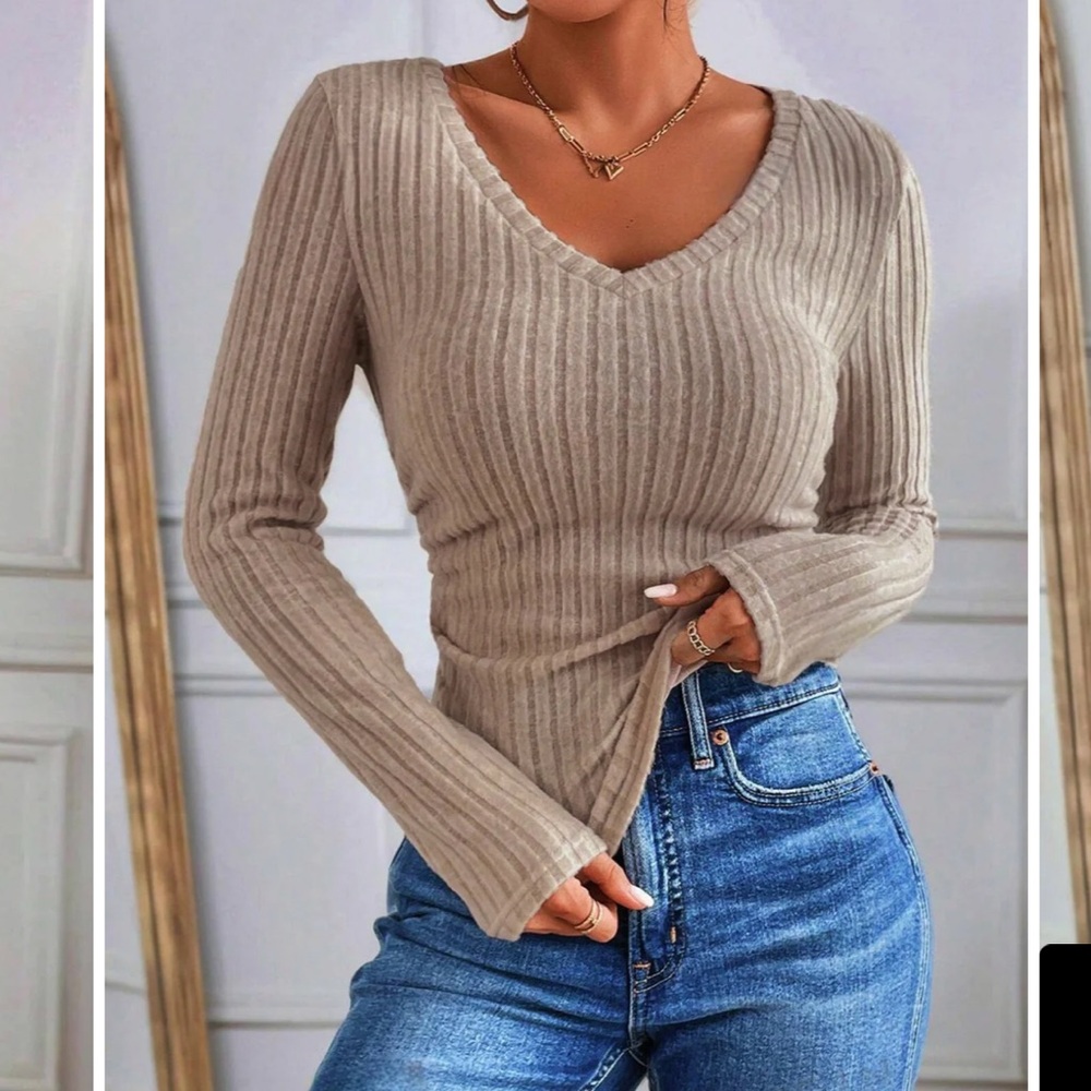Commense Ribbed V-Neck Top - Picture 3 of 9